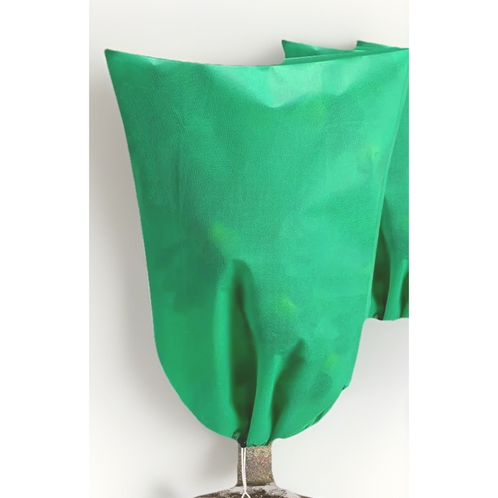 4 AEAONE 24x32 PLant Covers With Built In Closure String.